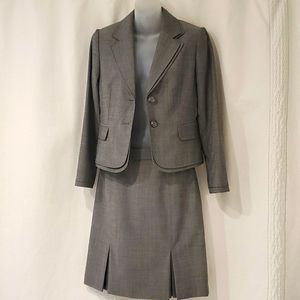 TAHARI suit 2 pieces. Skirt and blazer
